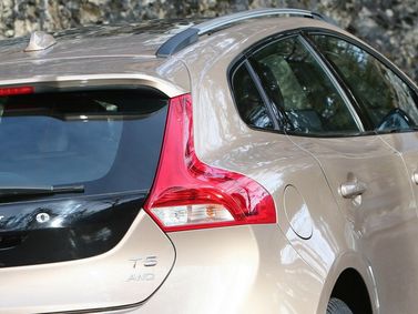 Volvo V40 Cross Country أنا فيس ليفت، هاتشباك 5 أبواب — منظر خلفي أيمن