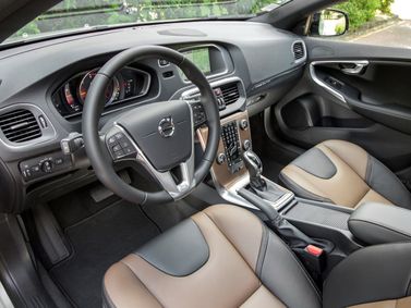 Volvo V40 Cross Country أنا فيس ليفت، هاتشباك 5 أبواب — منطقة السائق