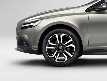 Volvo V40 Cross Country أنا فيس ليفت، هاتشباك 5 أبواب — الجزء الأمامي من السيارة عن قرب