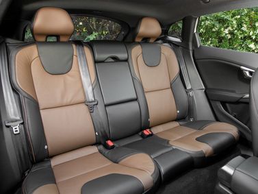 Volvo V40 Cross Country أنا فيس ليفت، هاتشباك 5 أبواب — المقاعد الخلفية
