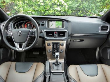Volvo V40 Cross Country أنا فيس ليفت، هاتشباك 5 أبواب — لوحة القيادة