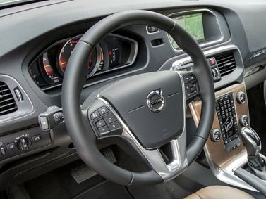 Volvo V40 Cross Country أنا فيس ليفت، هاتشباك 5 أبواب — منطقة السائق