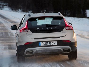 Volvo V40 Cross Country أنا فيس ليفت، هاتشباك 5 أبواب — منظر خلفي