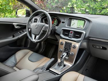 Volvo V40 Cross Country أنا فيس ليفت، هاتشباك 5 أبواب — لوحة القيادة