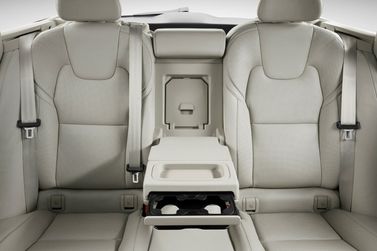 Volvo V90 II Рестайлинг, Универсал 5 дв. — задние сиденья