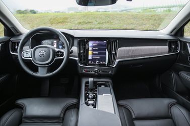 Volvo V90 II Рестайлинг, Универсал 5 дв. — передняя панель
