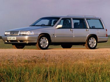 Volvo V90 I, Универсал 5 дв. — вид спереди справа