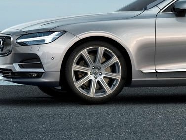 Volvo V90 II, Универсал 5 дв. — передняя часть автомобиля крупным планом