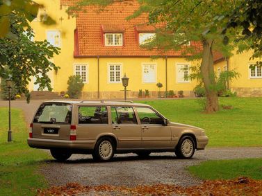 Volvo V90 I, Универсал 5 дв. — вид сзади слева