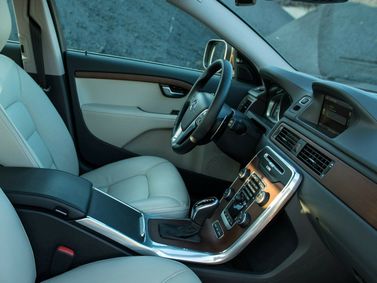 Volvo XC70 فيس ليفت الثاني، واجون 5 أبواب — منطقة السائق