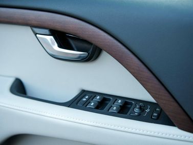 Volvo XC70 فيس ليفت الثاني، واجون 5 أبواب — تفصيل داخلي