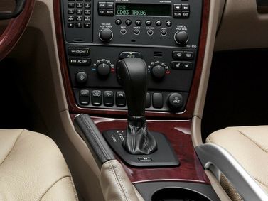Volvo XC70 أنا فيس ليفت، واجون 5 أبواب — الكونسول الوسطي