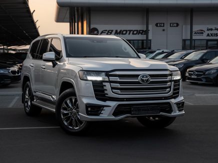 ⁦Toyota Land Cruiser السلسلة 300⁩