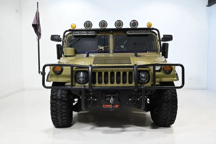 ⁦Hummer H1⁩