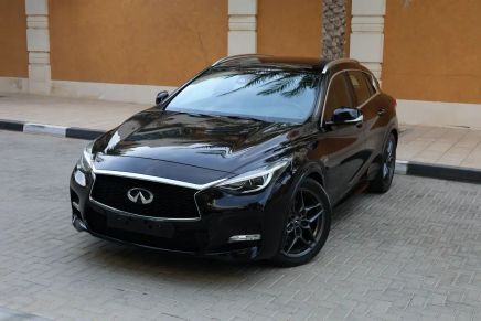 Infiniti Q30