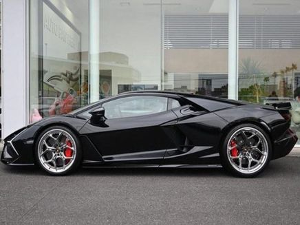 Lamborghini Revuelto