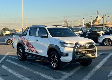Toyota Hilux VIII: عملية تجميل الوجه