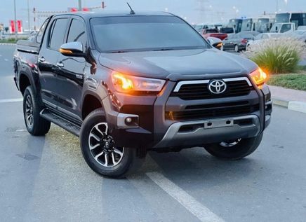 Toyota Hilux VIII: عملية تجميل الوجه