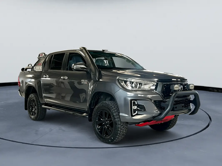 Toyota Hilux VIII: عملية تجميل الوجه