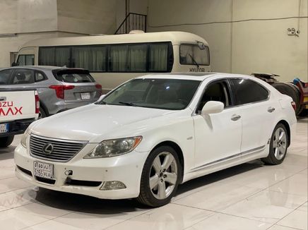 Lexus LS رابعاً