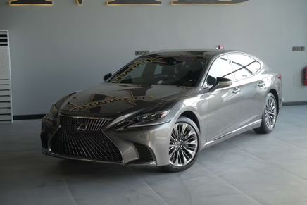 Lexus LS V