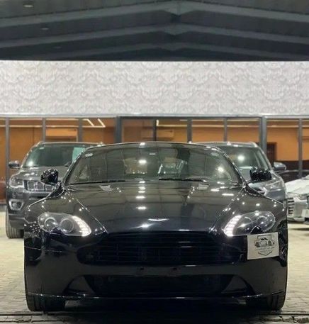 Aston Martin V8 Vantage ثالثاً فيس ليفت