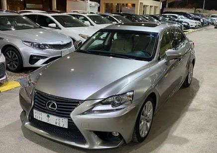 Lexus IS ثالثاً