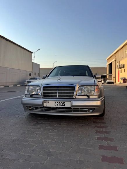 Mercedes-Benz E-Class I (W124)
