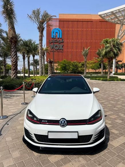 ⁦Volkswagen Golf GTI سابعاً⁩