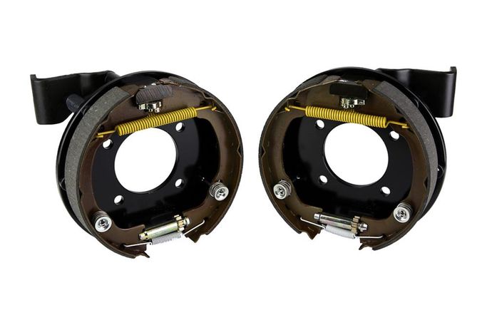 WIL-249-1628990, Wilwood Drum Brake Backing Plates for 1975-1986 C10 - 249-16289/90 في الإمارات العربية المتحدة, دبي. Condition - new. Price ⁦1,510 AED⁩. Photo, seller contacts | AUTO.AE