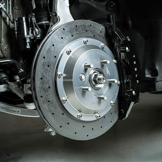 UP-MS2-134-3.1, UNPLUGGED PERFORMANCE UP-MS2-134-3.1 Front Brake Rotor Kit, Large Sweep, Carbon Ceramic + Racing Brake Pad Kit for TESLA Model S2 2021 in UAE, Dubai. Condition - new. Price 28,460 AED. Photo, seller contacts | AUTO.AE