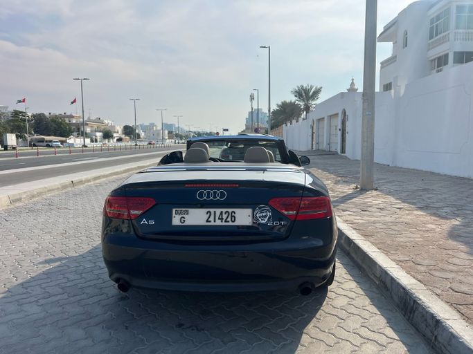 Подержанный Audi A5 I (8T), 2.0 л, 2011 в Абу-Даби Синий цвет.  | AUTO.AE