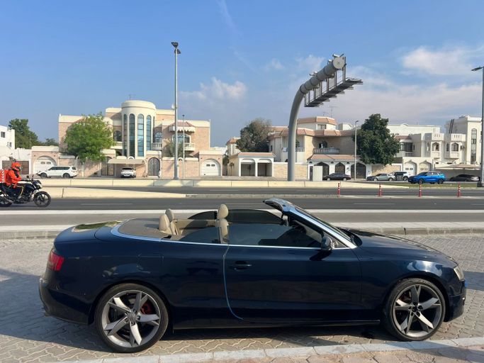 Подержанный Audi A5 I (8T), 2.0 л, 2011 в Абу-Даби Синий цвет.  | AUTO.AE