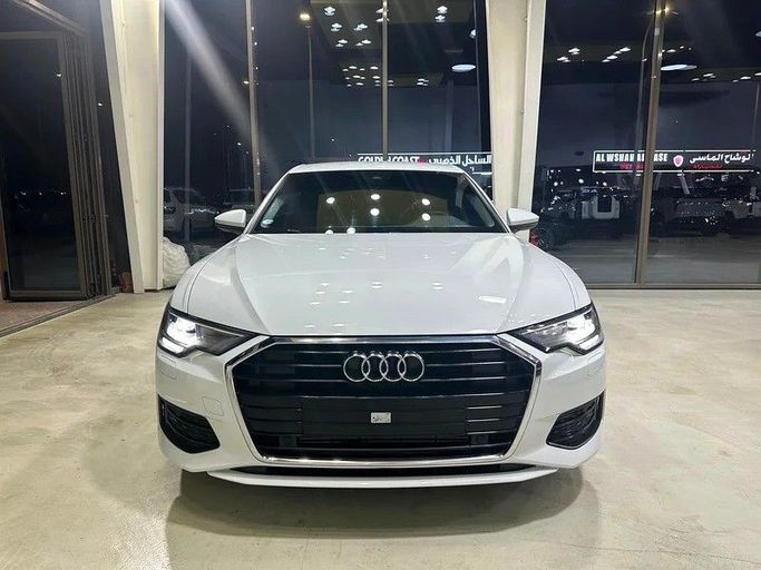 Подержанный Audi A6 40 TFSI V (C8), 2.0 л, 2023 в Абу-Даби от Al Ramz Motors Белый цвет. GCC | AUTO.AE