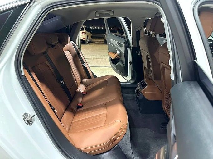 Подержанный Audi A6 40 TFSI V (C8), 2.0 л, 2023 в Абу-Даби от Al Ramz Motors Белый цвет. GCC | AUTO.AE