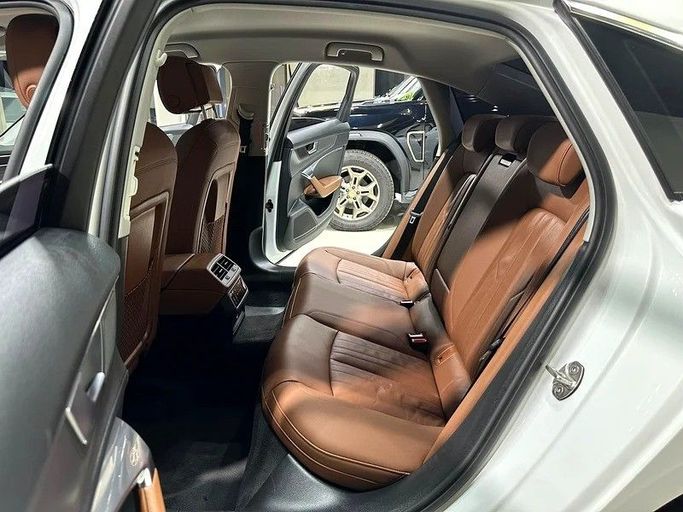 Подержанный Audi A6 40 TFSI V (C8), 2.0 л, 2023 в Абу-Даби от Al Ramz Motors Белый цвет. GCC | AUTO.AE