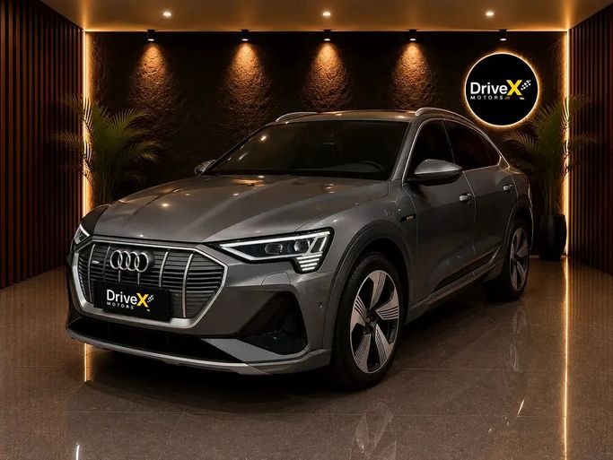 مستعملة Audi e-tron Sportback 50 I, 2022 في في الإمارات, أبوظبي من Drive X Motors، اللون رمادي. مواصفات الخليج | AUTO.AE | إعلان #274544