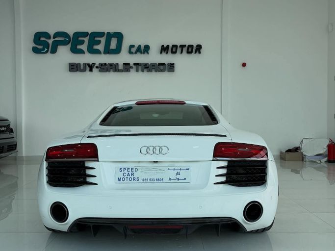 Подержанный Audi R8 V8 I (Typ 42) Рестайлинг, 4.2 л, 2014 в Абу-Даби от Speed Car Motors Белый цвет.  | AUTO.AE