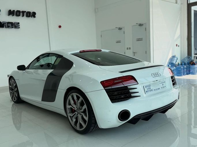 Подержанный Audi R8 V8 I (Typ 42) Рестайлинг, 4.2 л, 2014 в Абу-Даби от Speed Car Motors Белый цвет.  | AUTO.AE