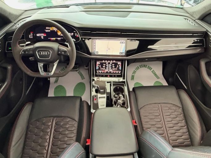 Подержанный Audi RS Q8 I, 4.0 л, 2021 в Абу-Даби от Speed Car Motors Черный цвет.  | AUTO.AE