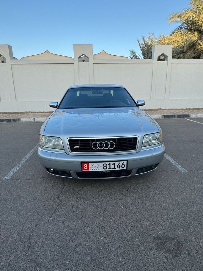 Подержанный Audi S8 I (D2) Рестайлинг, 4.2 л, 2002 в Абу-Даби Серебристый цвет. GCC | AUTO.AE