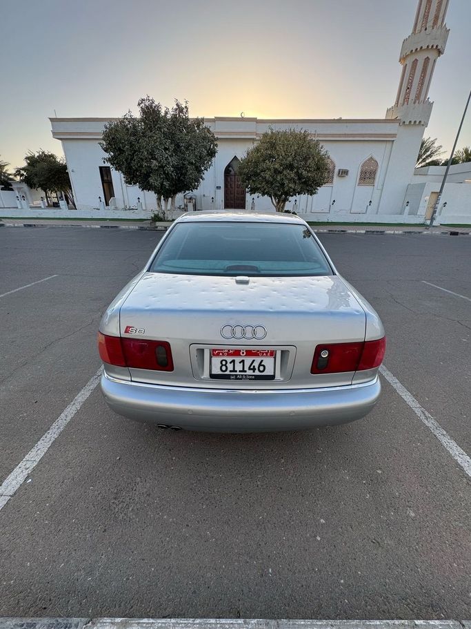 Подержанный Audi S8 I (D2) Рестайлинг, 4.2 л, 2002 в Абу-Даби Серебристый цвет. GCC | AUTO.AE