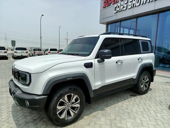 Подержанный BAIC BJ40 II, 2.0 л, 2026 в ОАЭ, Абу-Даби от Super Class Cars Showroom Белый цвет. GCC | AUTO.AE | Объявление #275616