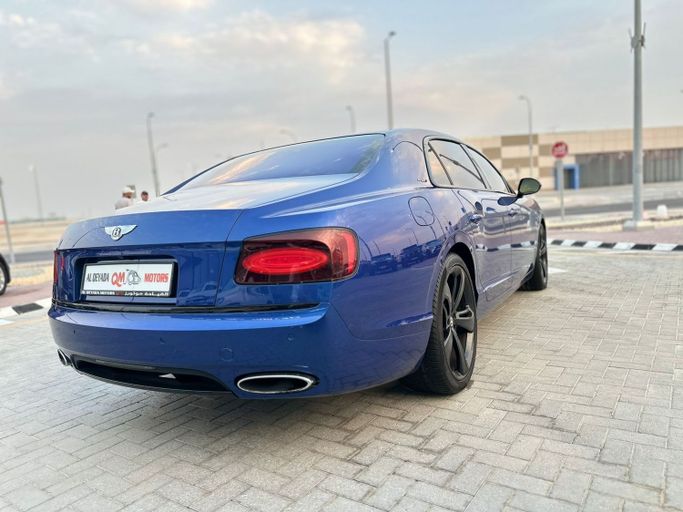 Used Bentley Flying Spur II, 6.0 l, 2017 in Abu Dhabi, Blue color.  | AUTO.AE