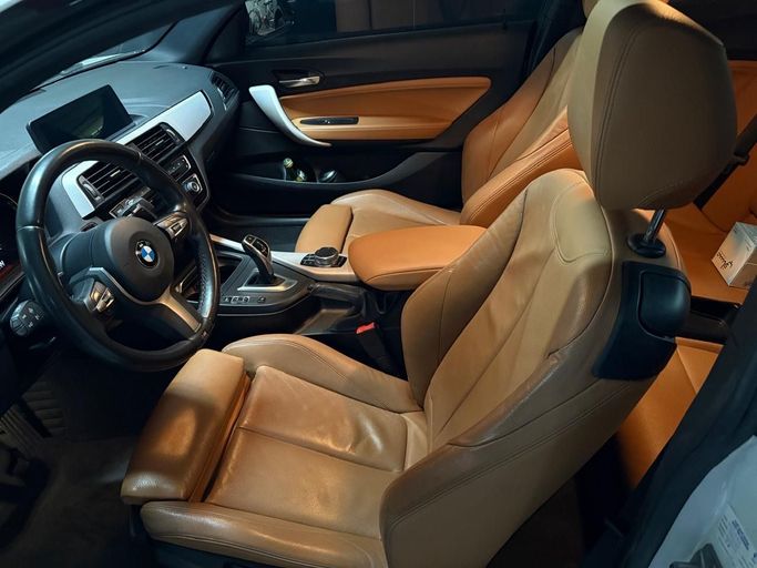 Подержанный BMW 2 Series F22 Рестайлинг, 2.0 л, 2018 в Абу-Даби Белый цвет. GCC | AUTO.AE
