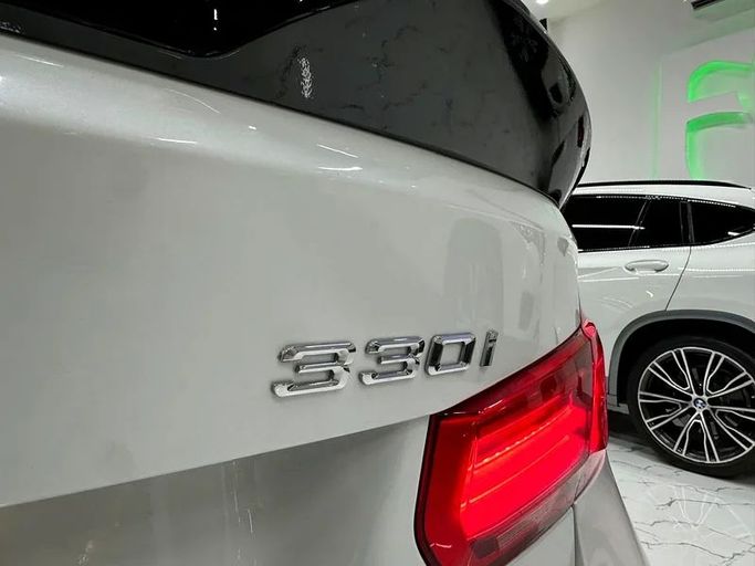 Used BMW 3 Series 330i xDrive VI (F3x) Facelift, 2.0 l, 2018 in Abu Dhabi by F1 Lebanon vehicle Trading, White color. American Specs | AUTO.AE