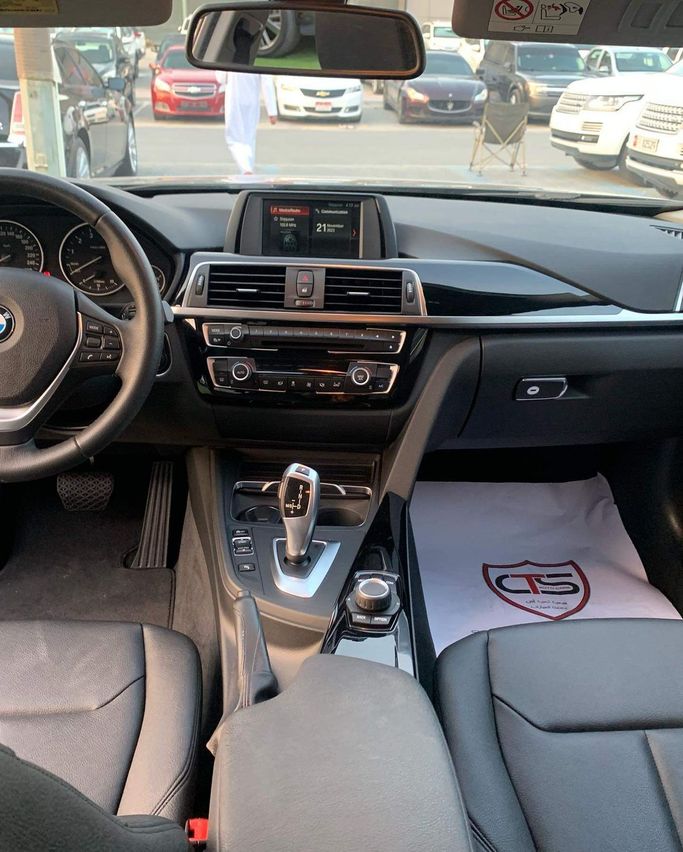 Used BMW 3 Series 318i VI (F3x) Facelift, 1.5 l, 2018 in Abu Dhabi by Al Fajr Automobile showroom, Black color. GCC Specs | AUTO.AE