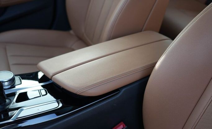 Used BMW 5 Series 520i VII (G30/G31) Facelift, 2.0 l, 2022 in Abu Dhabi by Advantage Motors, Black color. GCC Specs | AUTO.AE