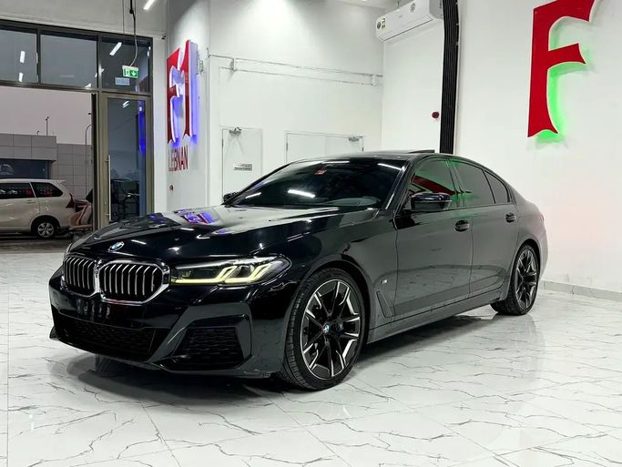 Used BMW 5 Series 530i xDrive VII (G30/G31) Facelift, 2.0 l, 2021 in Abu Dhabi by F1 Lebanon vehicle Trading, Black color. GCC Specs | AUTO.AE
