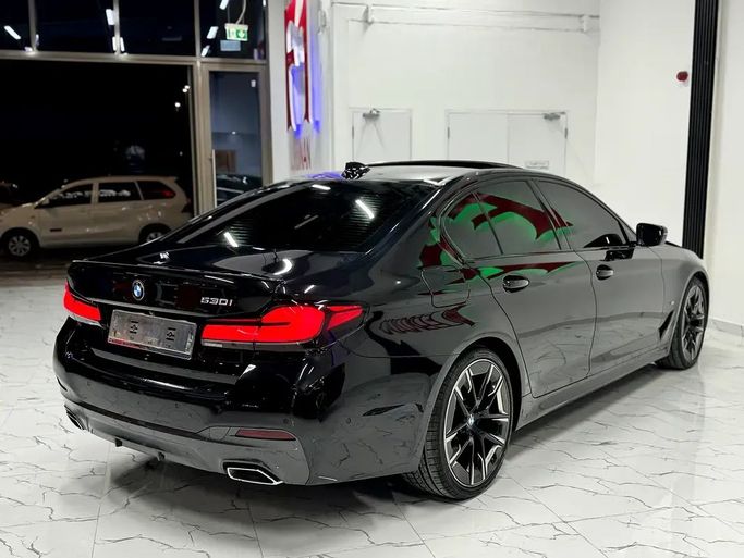 Used BMW 5 Series 530i xDrive VII (G30/G31) Facelift, 2.0 l, 2021 in Abu Dhabi by F1 Lebanon vehicle Trading, Black color. GCC Specs | AUTO.AE